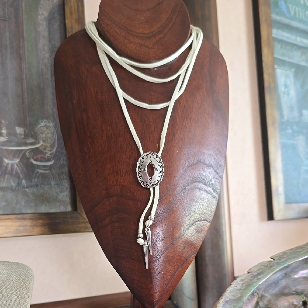 Elegant Silver Pendant Necklace